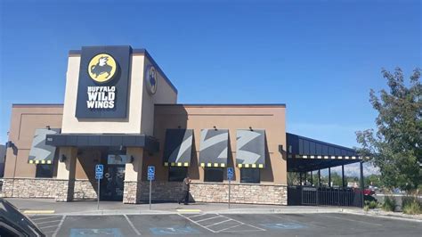 buffalo wild wings riverdale